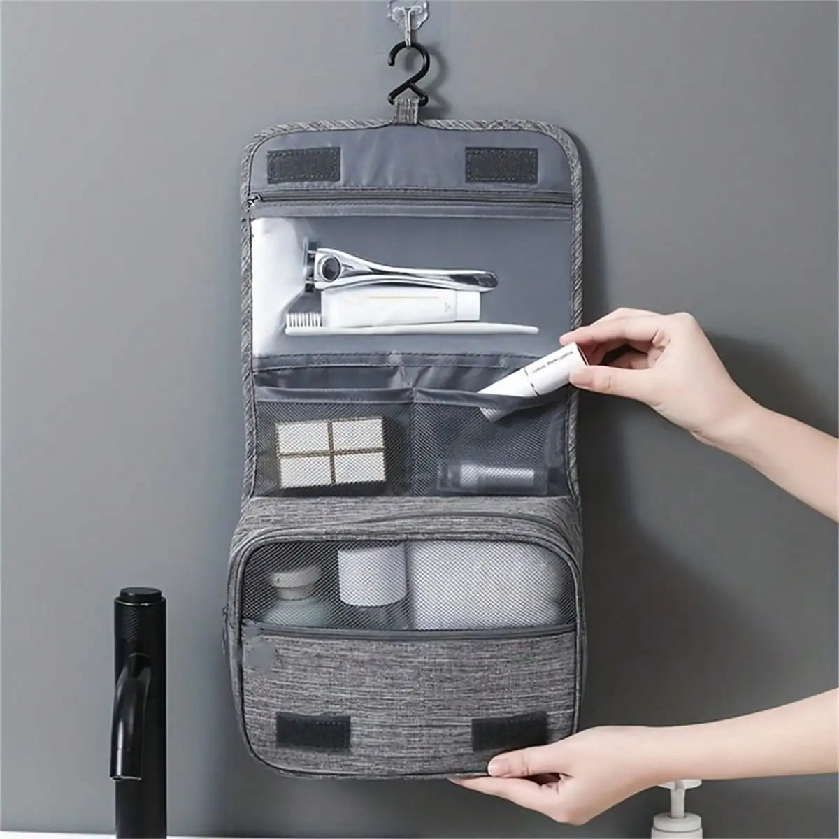 Large Capacity Hanging Toiletry Bag For Men And Women