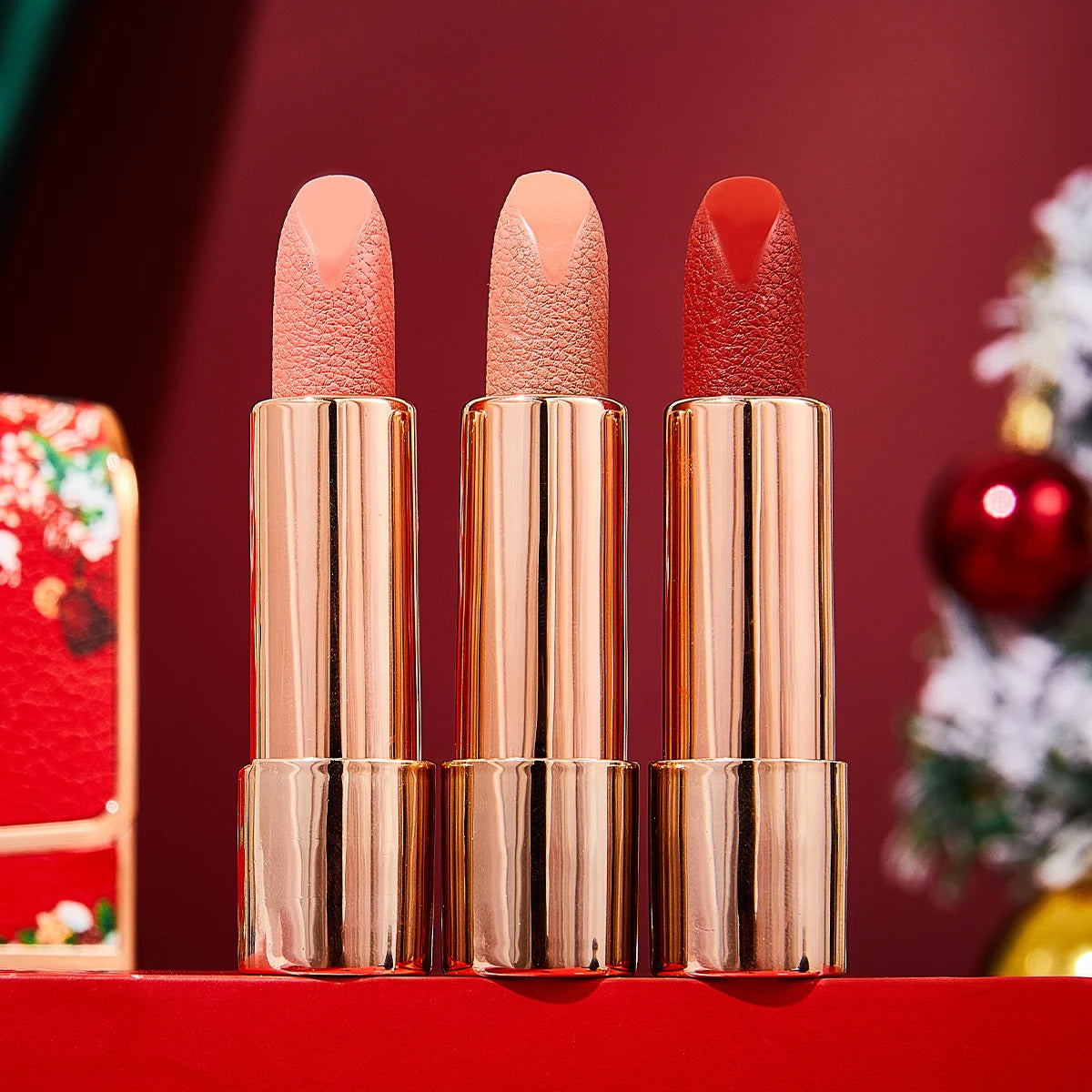 3 Colors Matte Lipstick Set Lip Stick with Red Chain Bag Package Non-Stick Cup Long Lasting Retractable Red Lipstick Set 3.5gx3